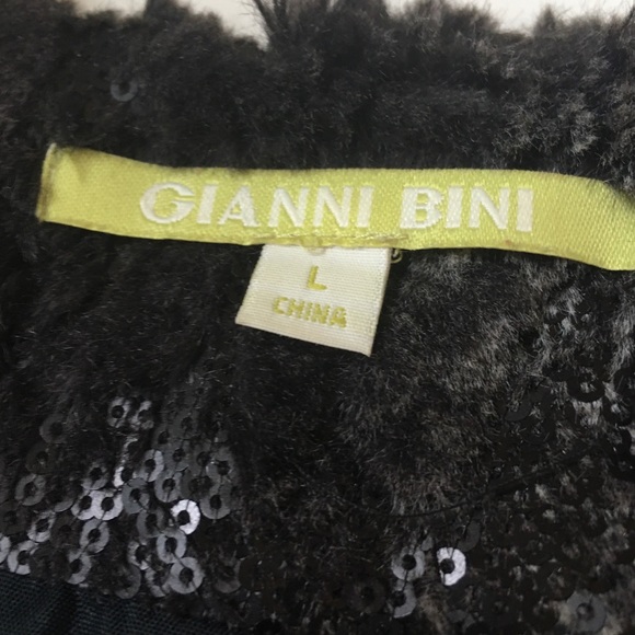 Faux black and gray fur vest with added sparkle😍 - Picture 3 of 8